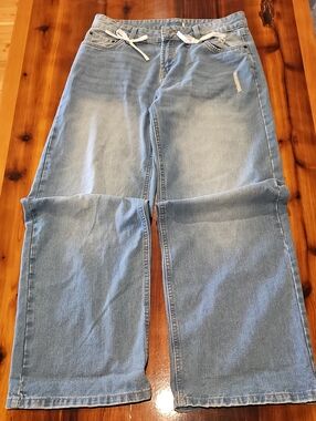 Light Blue Wide-Leg Women’s Jeans